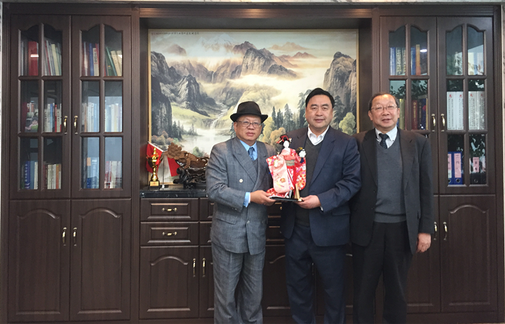 1496415270128941.png 赵振元与陈宗欣教授、蛯子晴夫总经理亲切合影.png