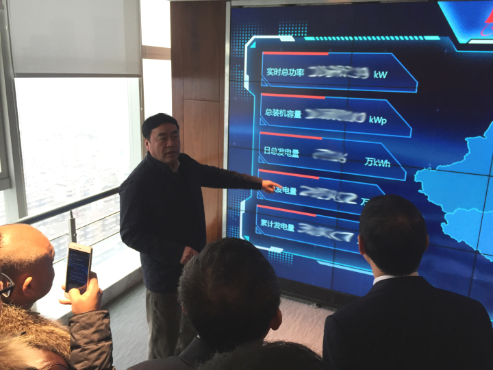 1496475217491952.jpg 7-赵振元同志带领与会干部现场观摩“十一科技新能源运管中心”.jpg