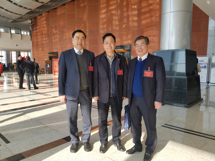 1496476884109164.jpg 5-赵振元同志与刘玉海(中)、张晓耕(右)亲切合影.jpg