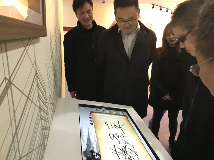 1496478480252744.jpg 2-客人参观十一科技院史馆2.jpg