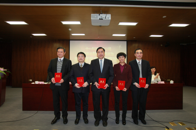 10- 十一科技股份公司新一届董事亲切合影.jpg