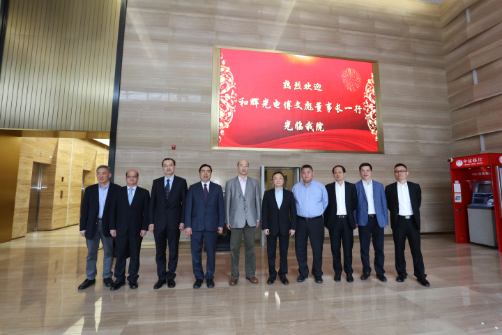 1496508325135314.jpg 2-赵振元董事长、白焰高级副院长与傅文彪董事长、卞家骏总裁一行亲切合影.jpg