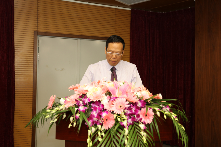 1496508420429352.jpg 7-何平同志主持签约仪式.jpg