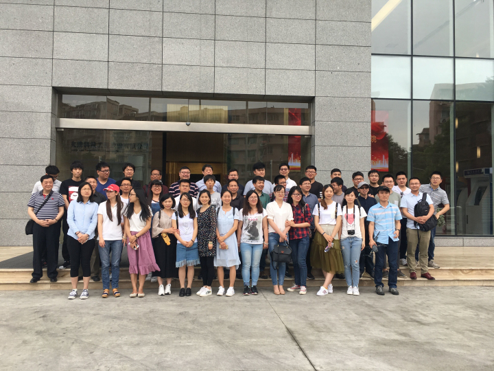 5-杭州分院全体员工在总部大楼前合影留念.jpg
