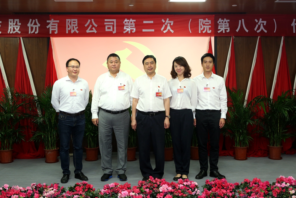 1501040590103989.jpg 合影-赵振元书记与上海分院党支部参会党代表合影.jpg