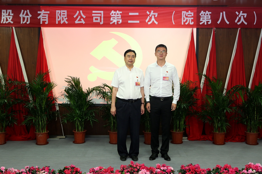 1501050511334991.jpg 合影-赵振元书记与深圳分院党支部参会党代表合影.jpg